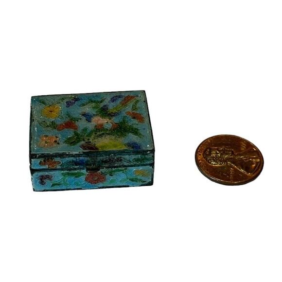 Antique Chinese Enamel Bird Flower Pill Box 1.25” Miniature Trinket Box - Picture 2 of 9